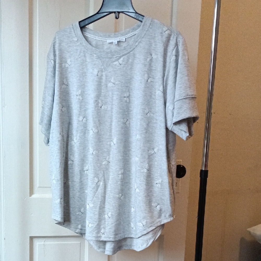 Jane and Delancey Gray Short Sleeve Top